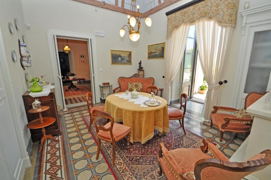 Palazzo De Donatis B&B Melissano Luaran gambar